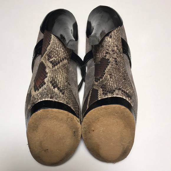 Jessica Simpson Grey and Python Stacked Heels - Picture 5 of 9